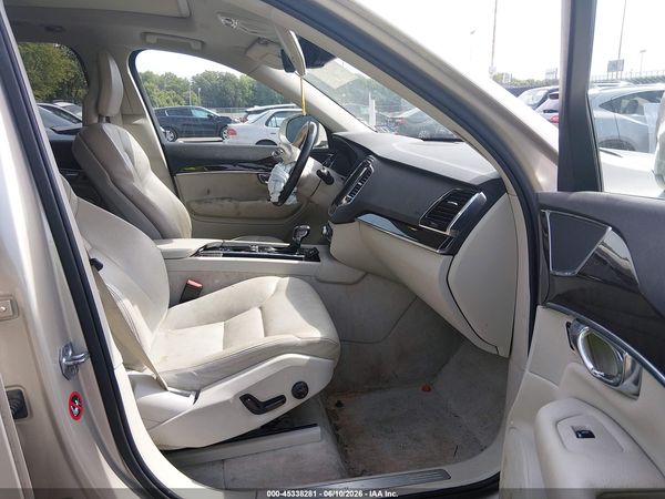 2016 VOLVO XC90 T6 MOMENTUM