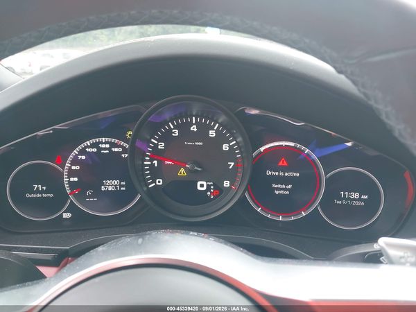 2022 PORSCHE CAYENNE PLATINUM EDITION — I7