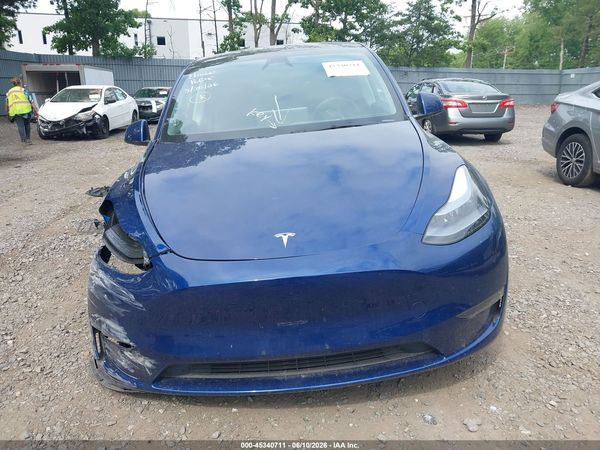 2025 TESLA MODEL Y