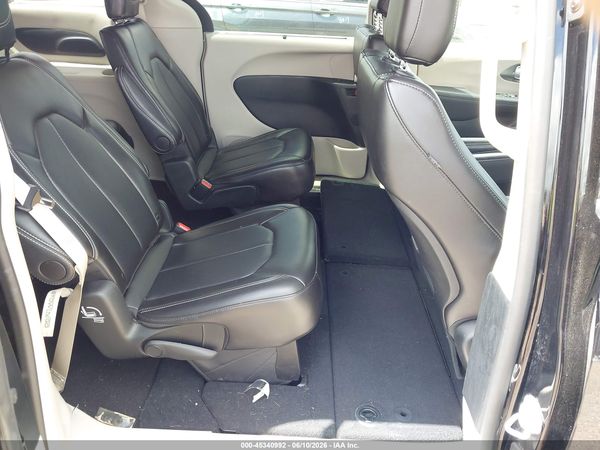 2024 CHRYSLER PACIFICA TOURING L — I8