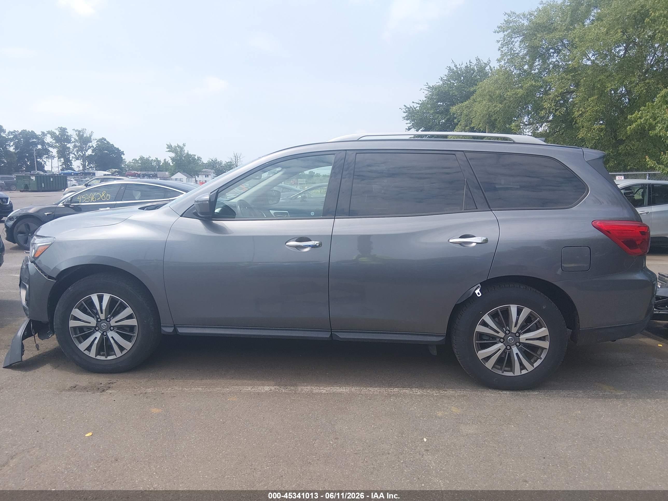 2019 NISSAN PATHFINDER SV