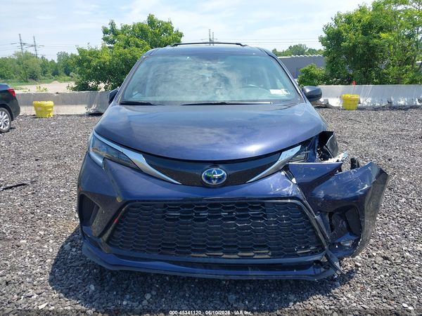 2024 TOYOTA SIENNA XSE