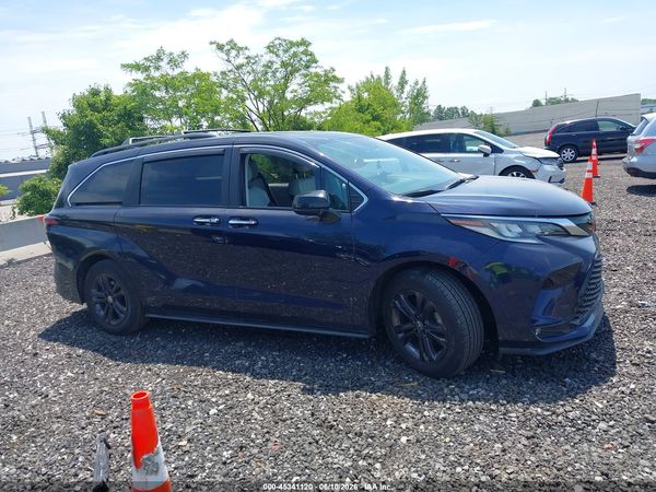 2024 TOYOTA SIENNA XSE