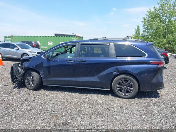 2024 TOYOTA SIENNA XSE