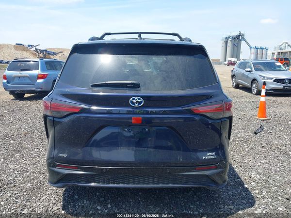 2024 TOYOTA SIENNA XSE