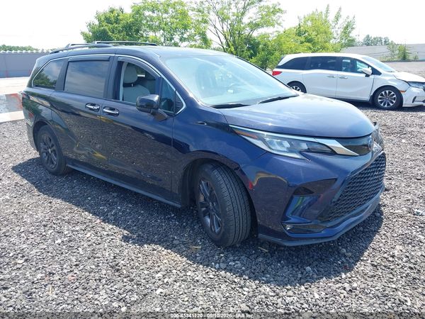 2024 TOYOTA SIENNA XSE