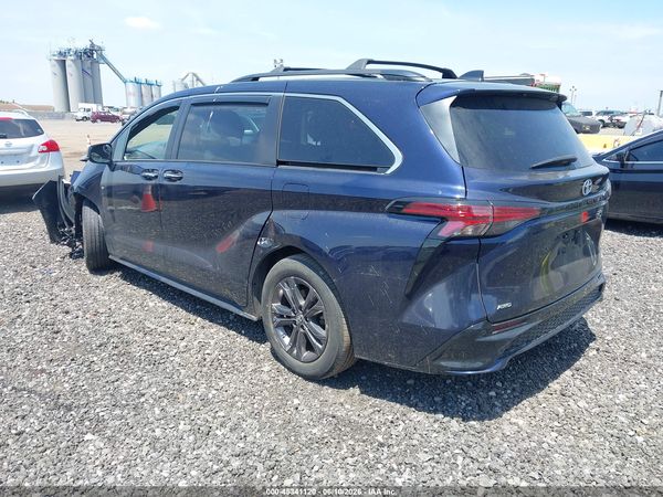2024 TOYOTA SIENNA XSE