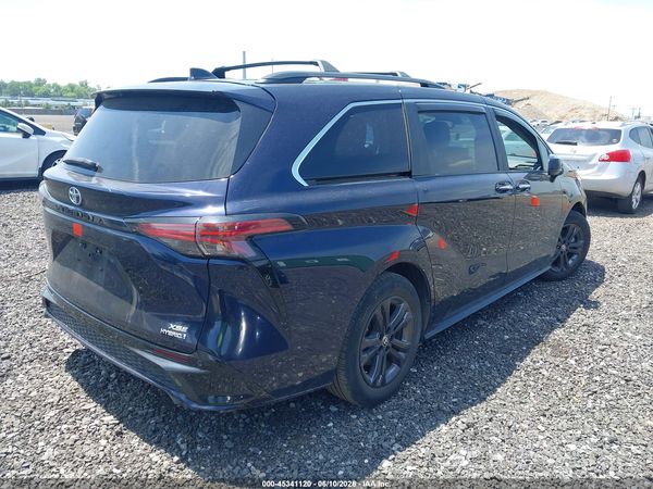 2024 TOYOTA SIENNA XSE