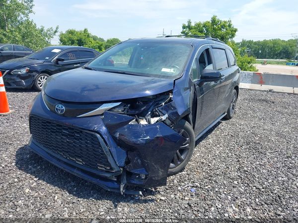 2024 TOYOTA SIENNA XSE