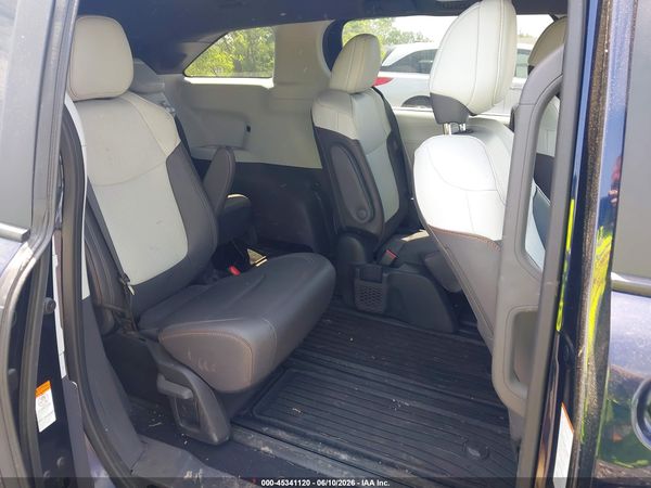 2024 TOYOTA SIENNA XSE