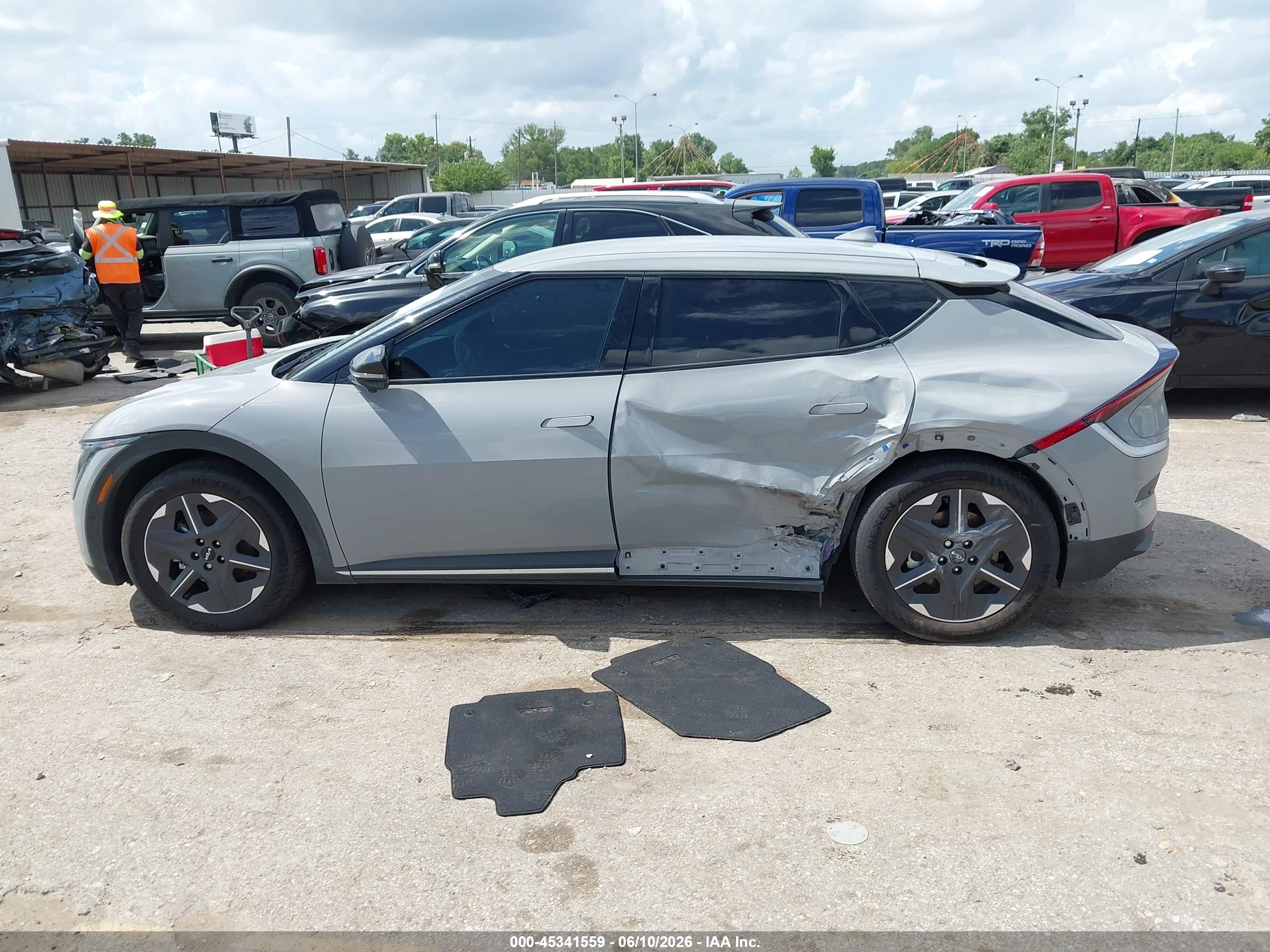 2025 KIA EV6 LIGHT LONG RANGE RWD