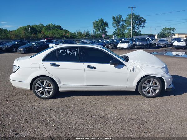 2013 MERCEDES-BENZ C 300 LUXURY 4MATIC
