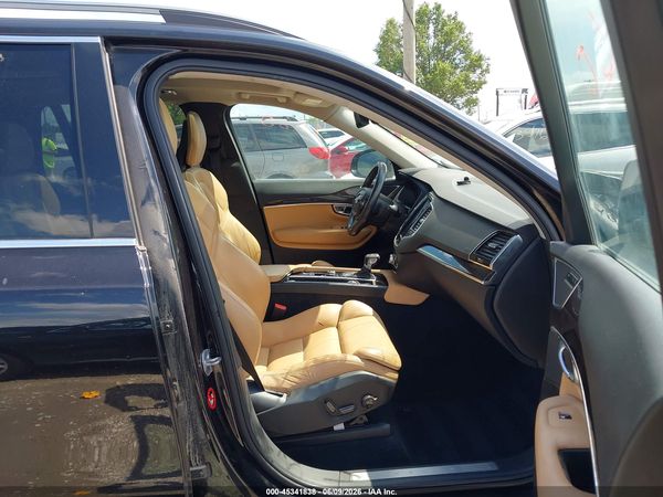 2016 VOLVO XC90 T6 MOMENTUM