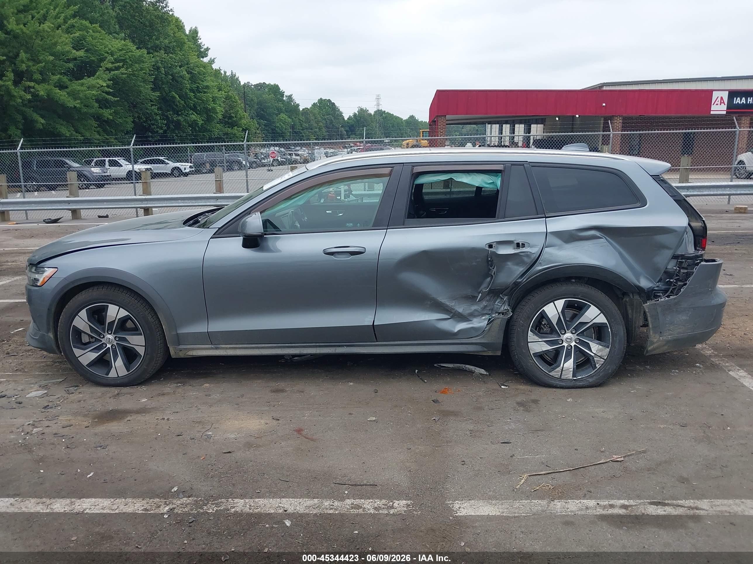 2020 VOLVO V60 CROSS COUNTRY T5