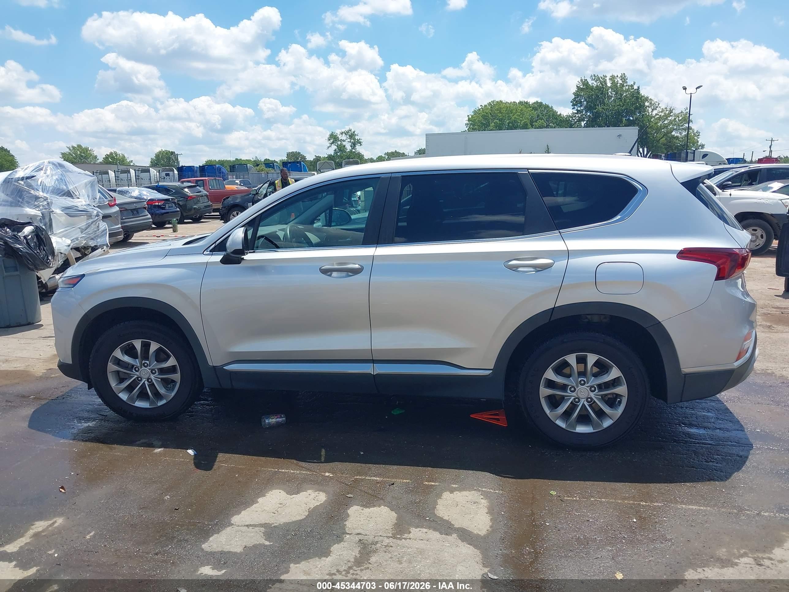 2019 HYUNDAI SANTA FE SE
