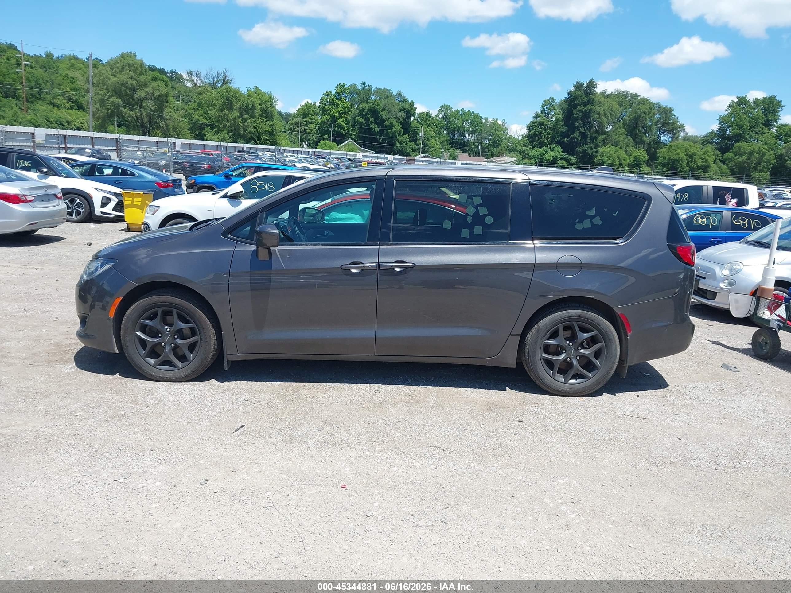 2019 CHRYSLER PACIFICA TOURING PLUS