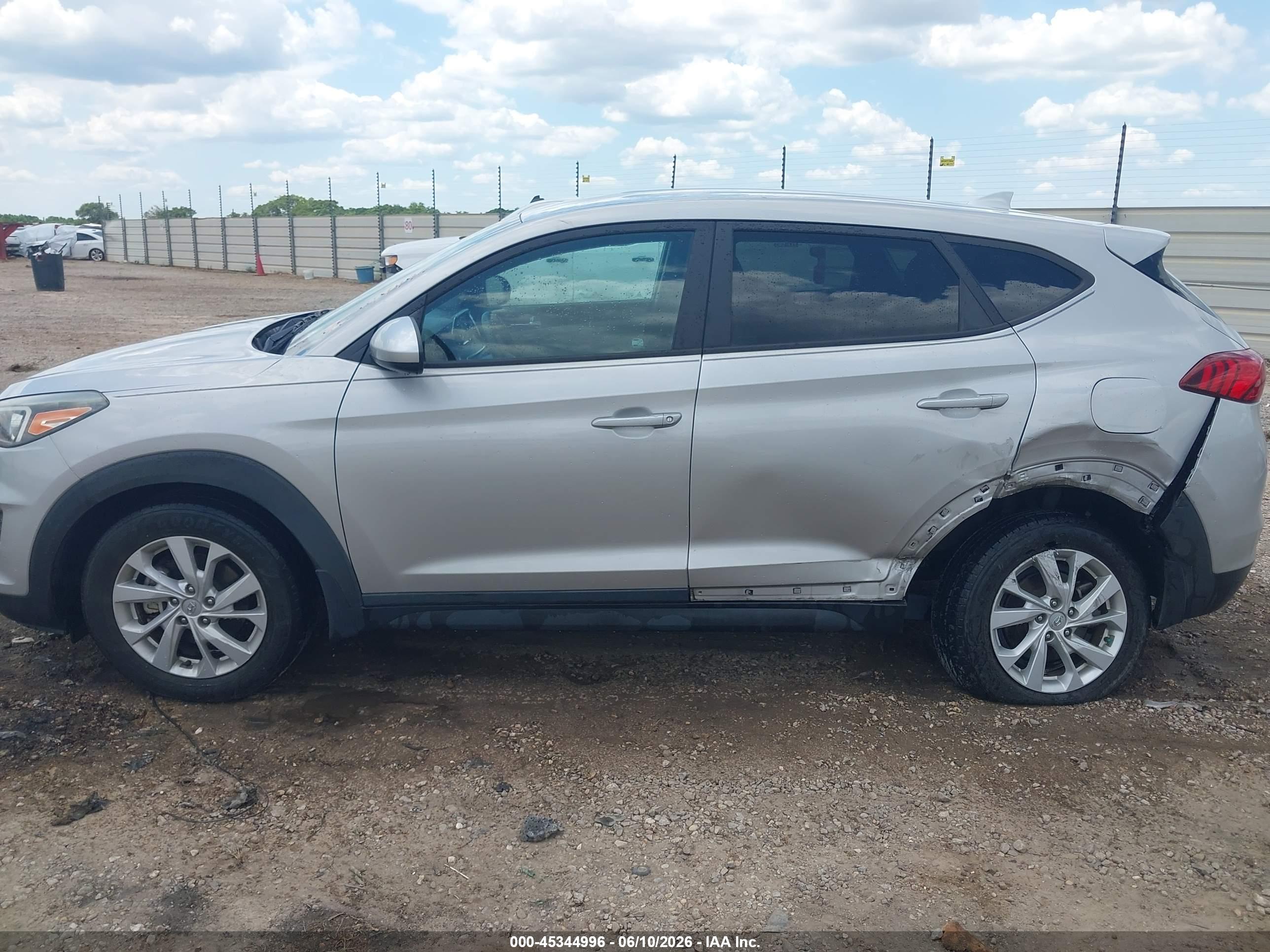 2020 HYUNDAI TUCSON SE