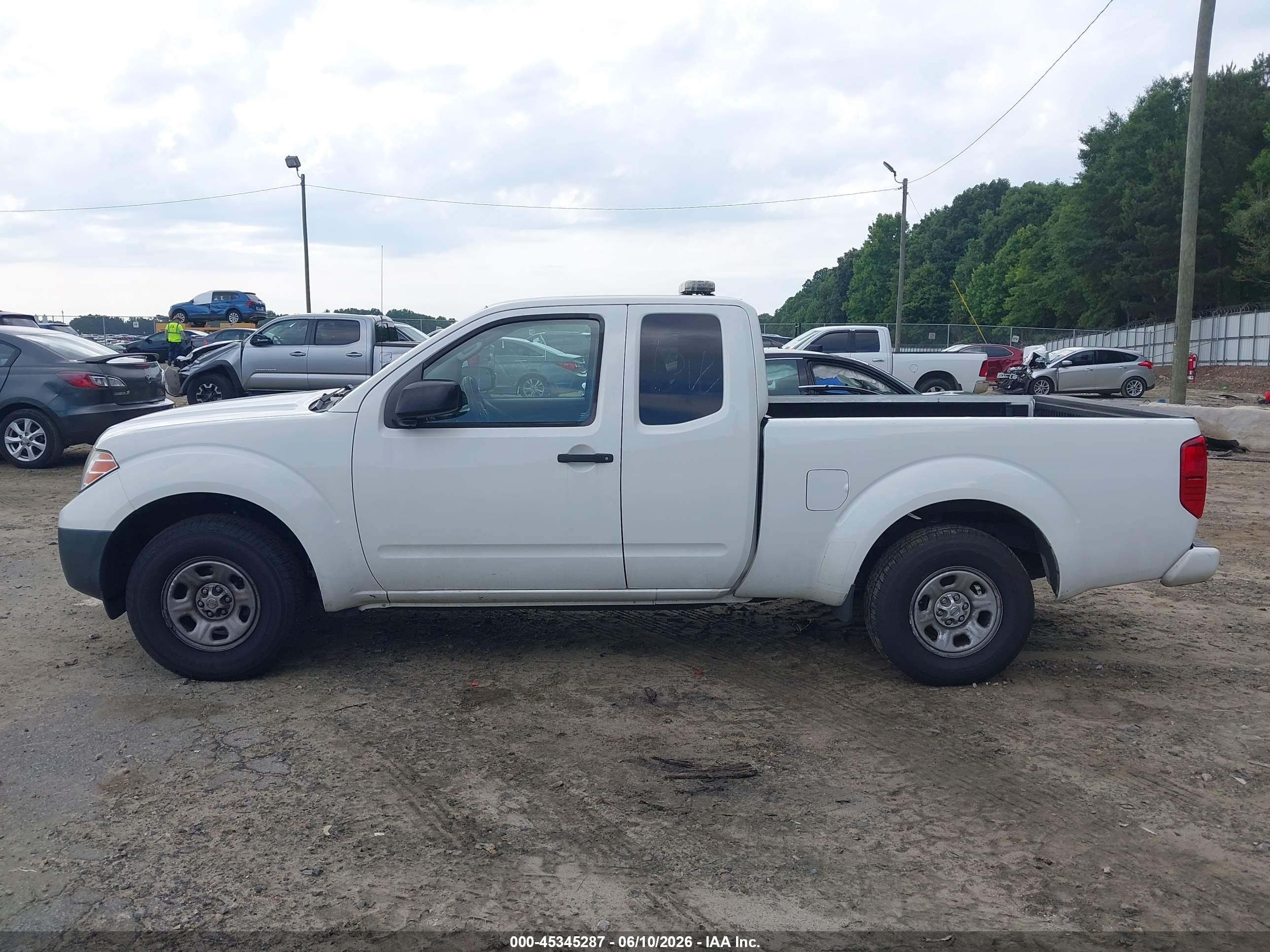 2019 NISSAN FRONTIER S
