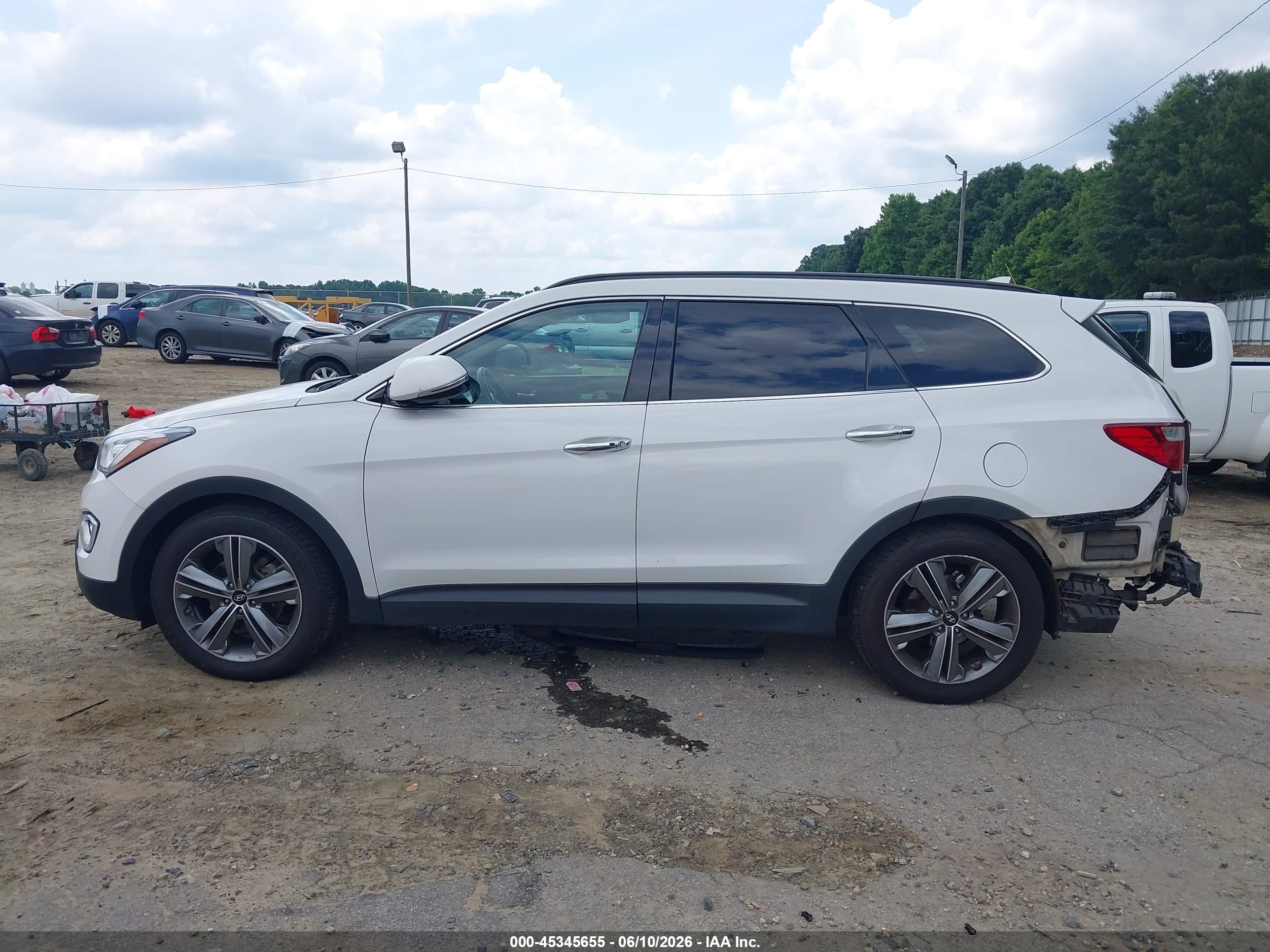 2016 HYUNDAI SANTA FE SE