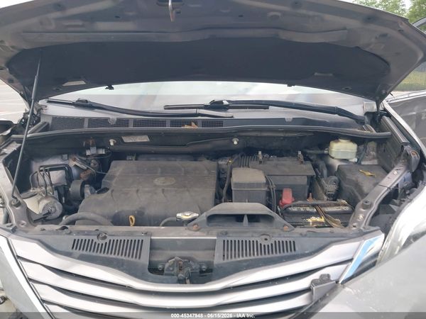 2016 TOYOTA SIENNA XLE