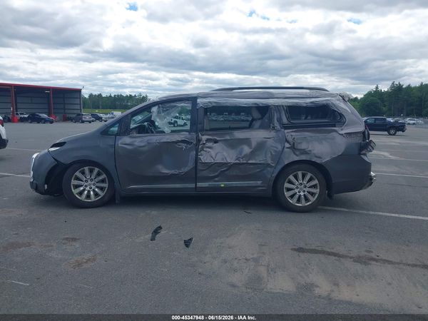 2016 TOYOTA SIENNA XLE