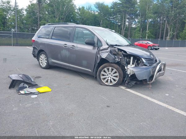 2016 TOYOTA SIENNA XLE