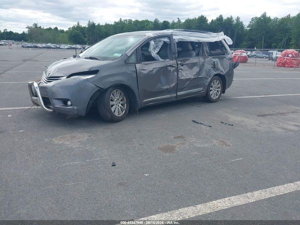 2016 TOYOTA SIENNA XLE