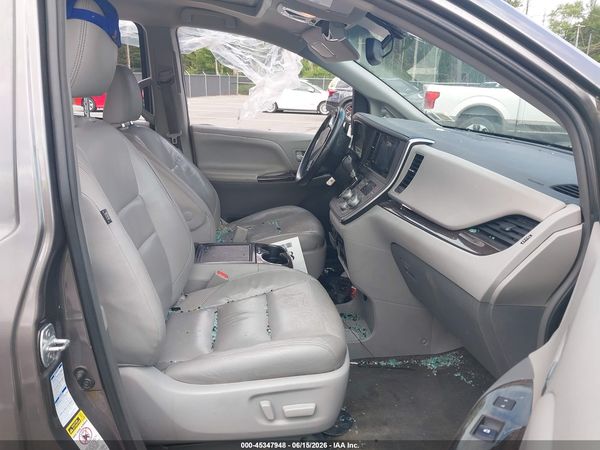 2016 TOYOTA SIENNA XLE