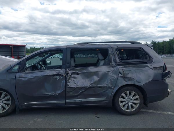 2016 TOYOTA SIENNA XLE