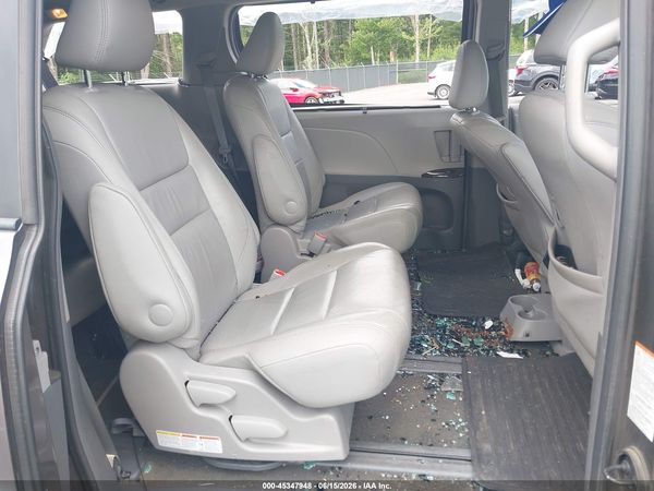 2016 TOYOTA SIENNA XLE