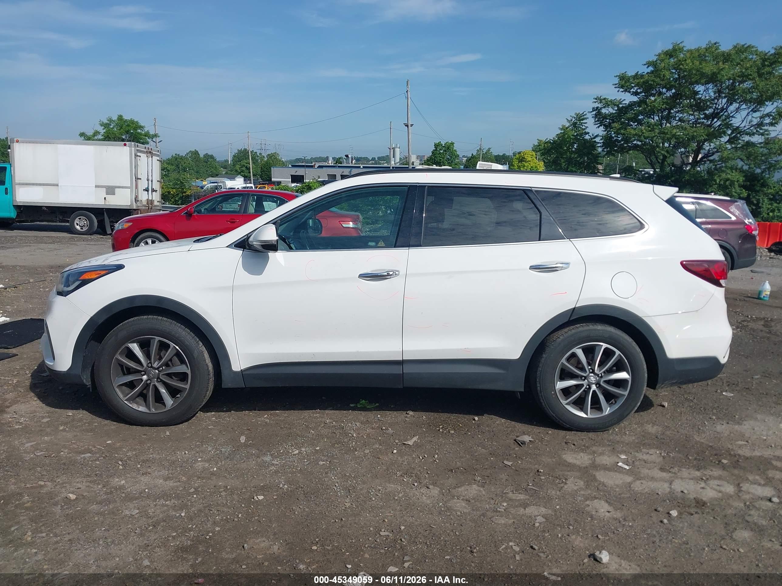 2017 HYUNDAI SANTA FE SE