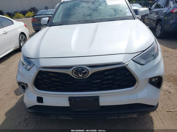 2022 TOYOTA HIGHLANDER LE