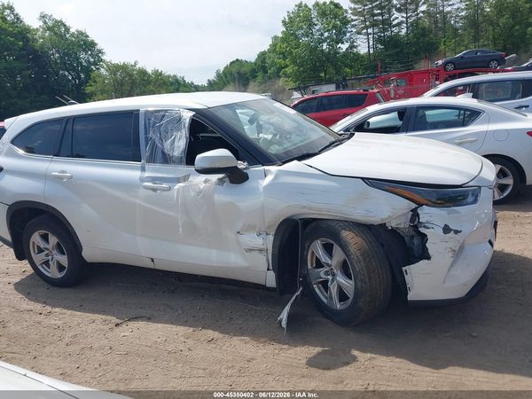 2022 TOYOTA HIGHLANDER LE