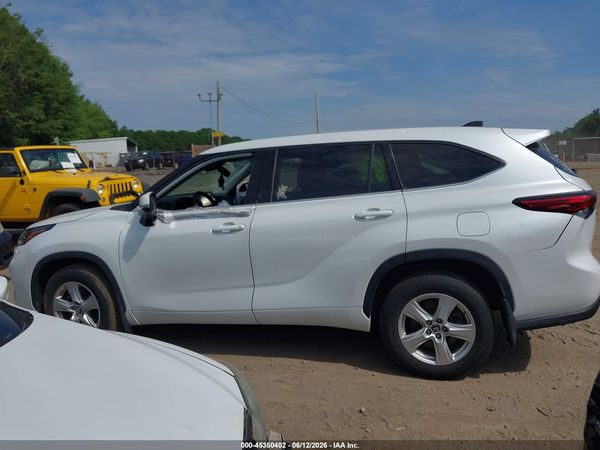 2022 TOYOTA HIGHLANDER LE