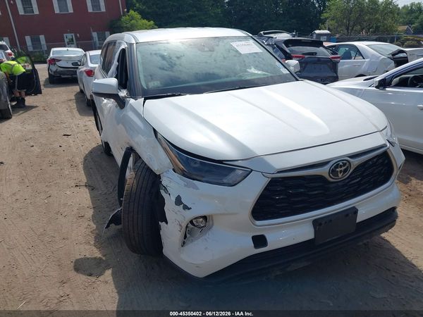 2022 TOYOTA HIGHLANDER LE