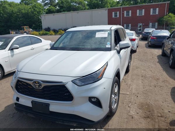 2022 TOYOTA HIGHLANDER LE