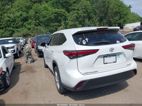 2022 TOYOTA HIGHLANDER LE
