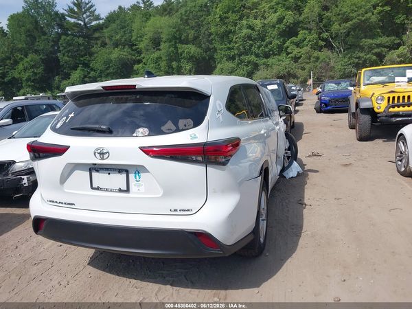 2022 TOYOTA HIGHLANDER LE