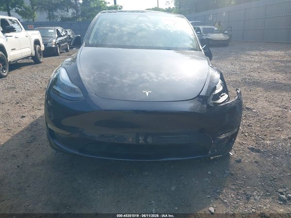 2025 TESLA MODEL Y