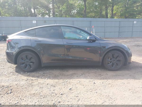 2025 TESLA MODEL Y