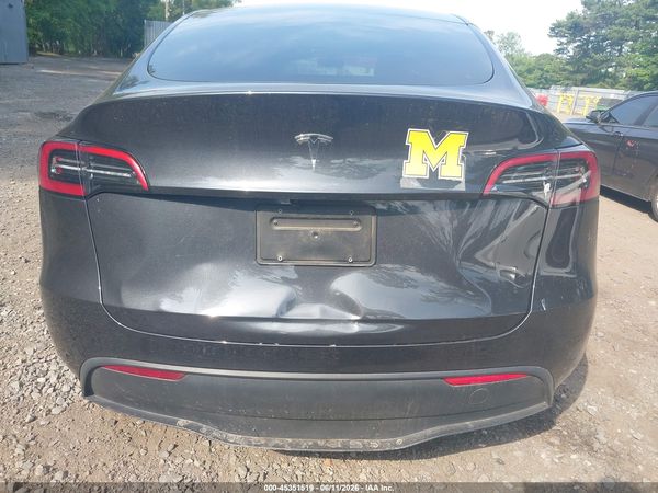 2025 TESLA MODEL Y