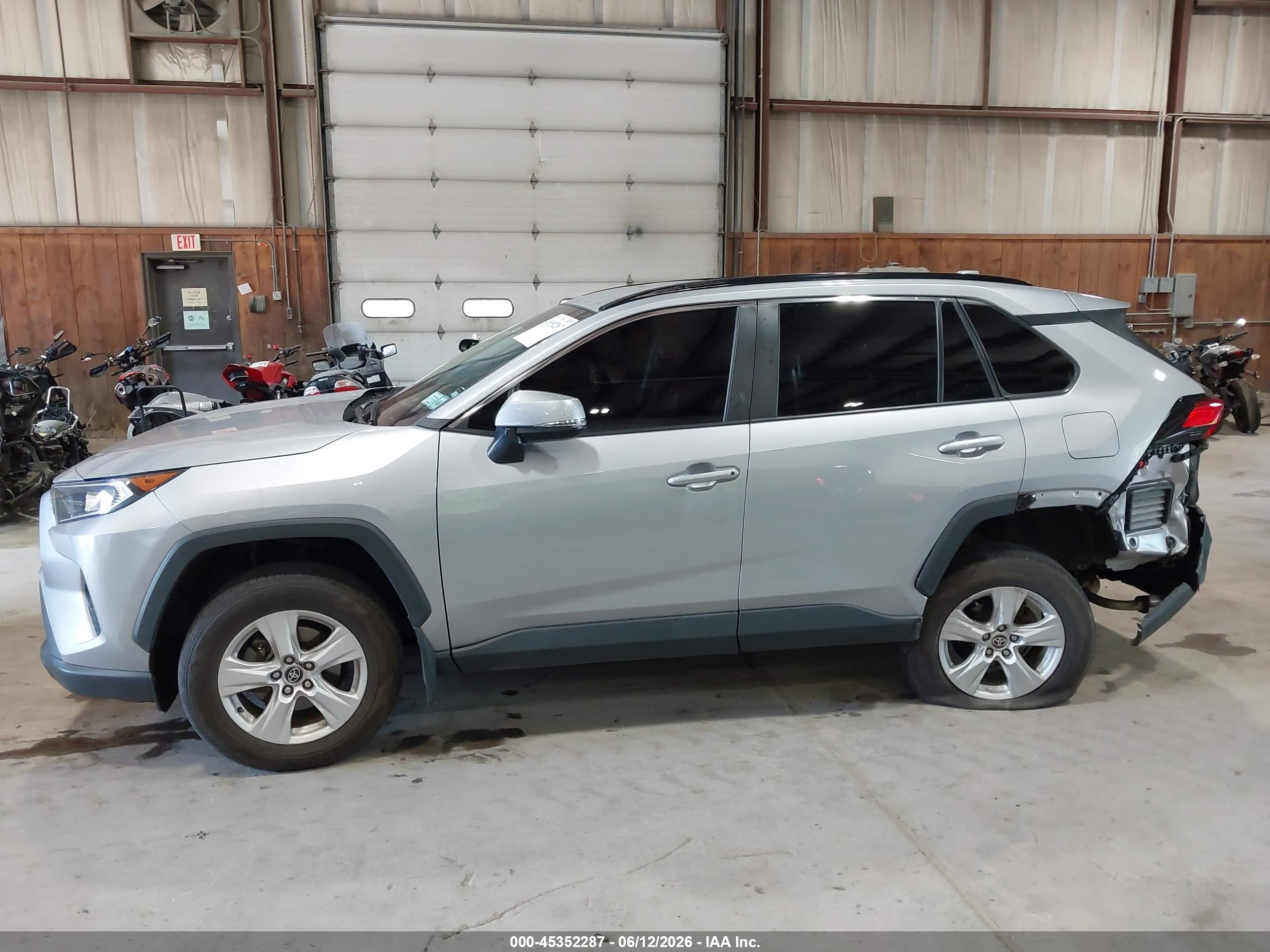 2021 TOYOTA RAV4 XLE