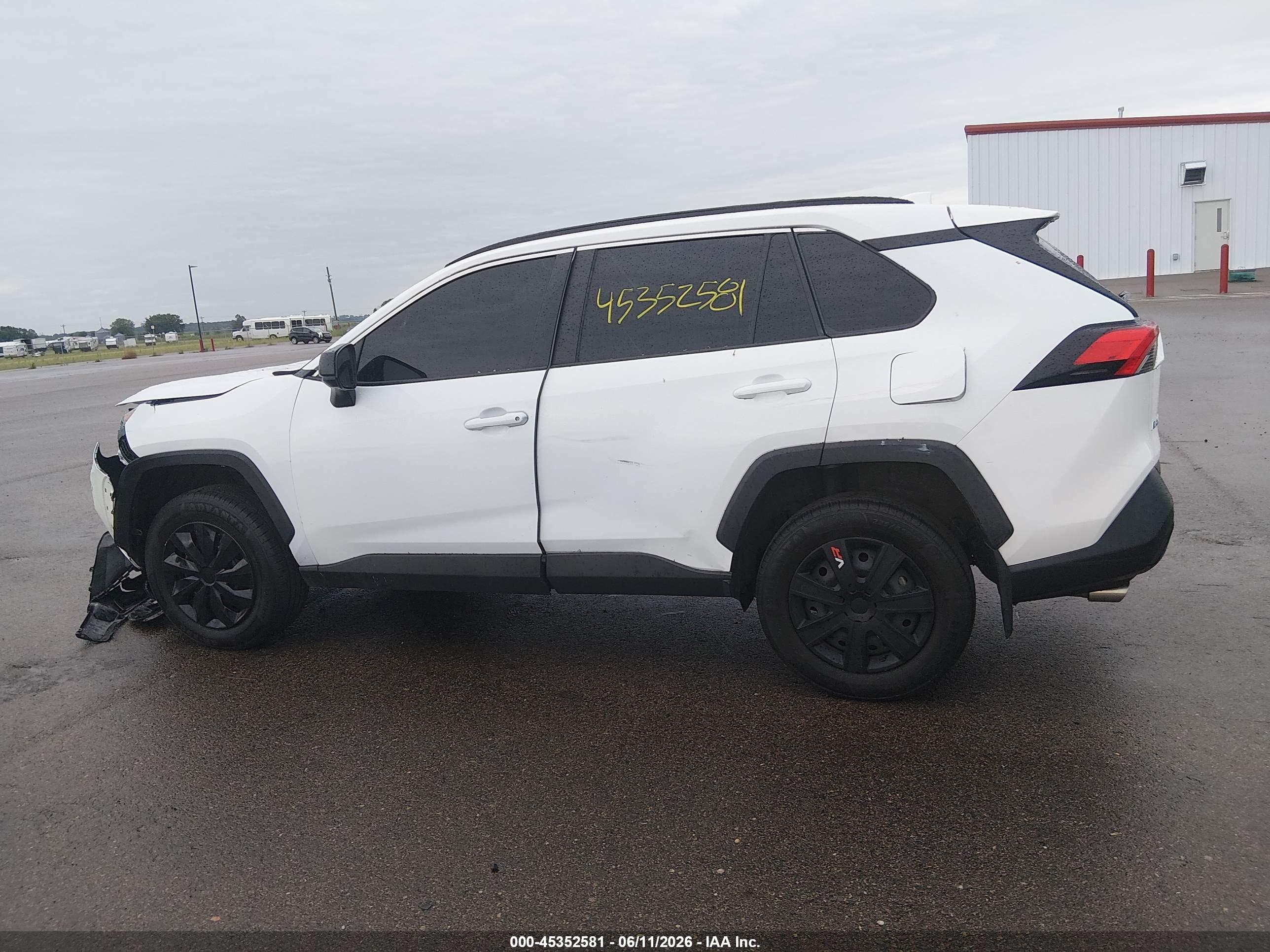 2019 TOYOTA RAV4 LE