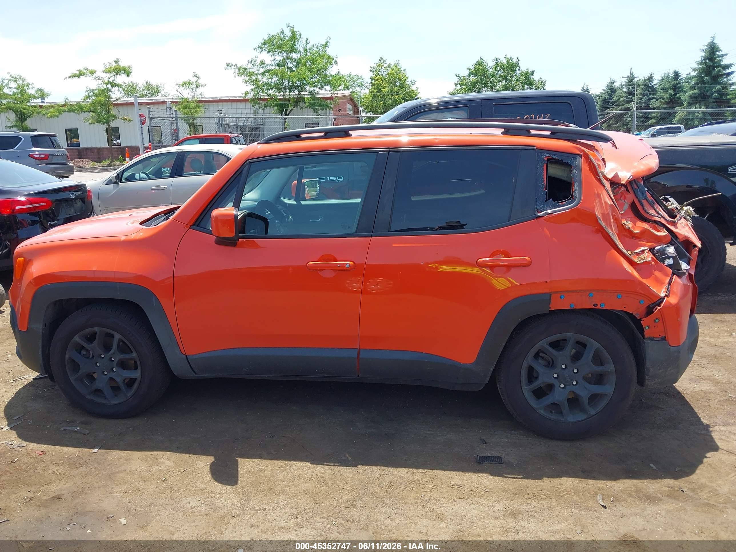2017 JEEP RENEGADE LATITUDE FWD