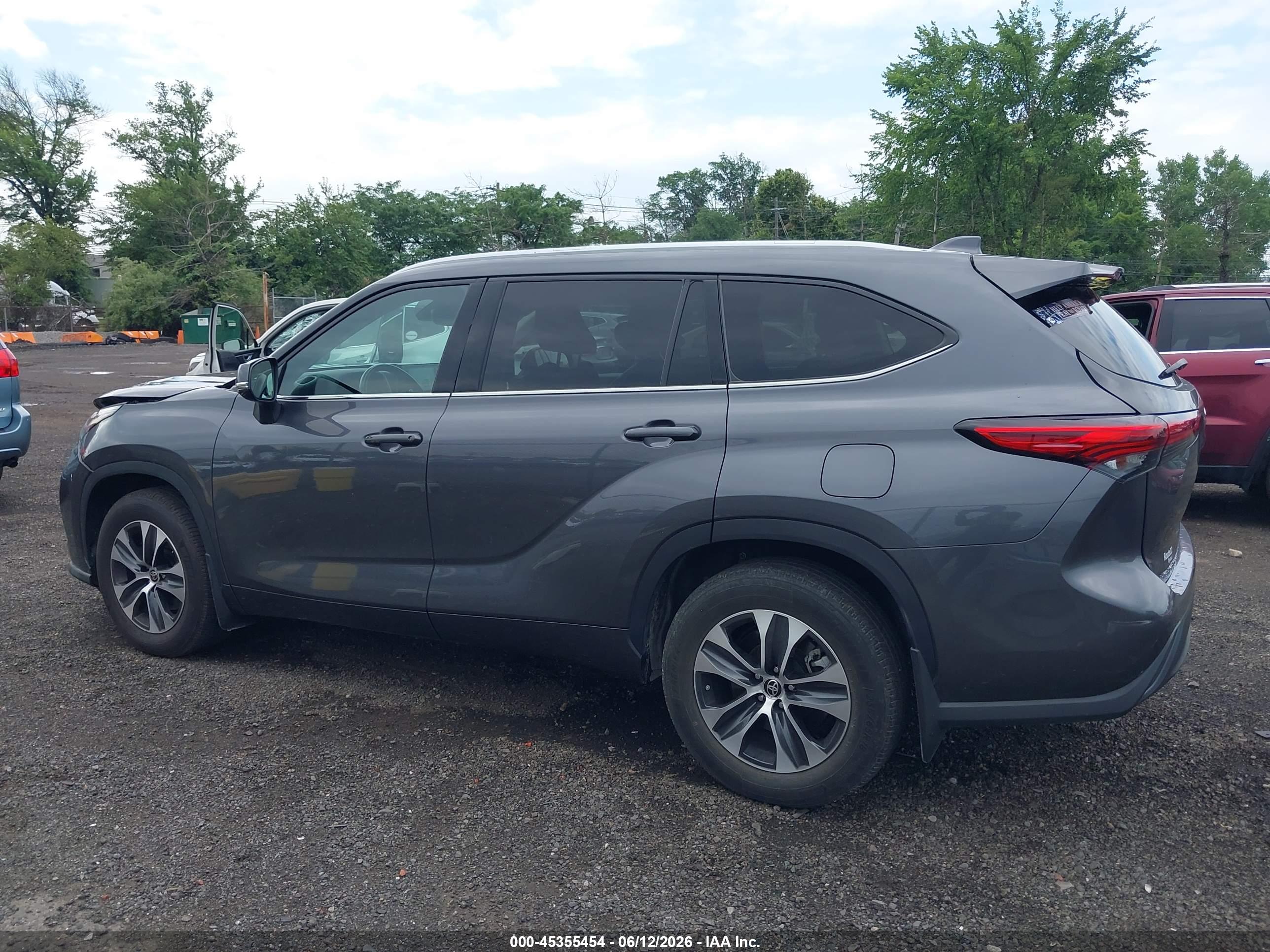 2021 TOYOTA HIGHLANDER XLE