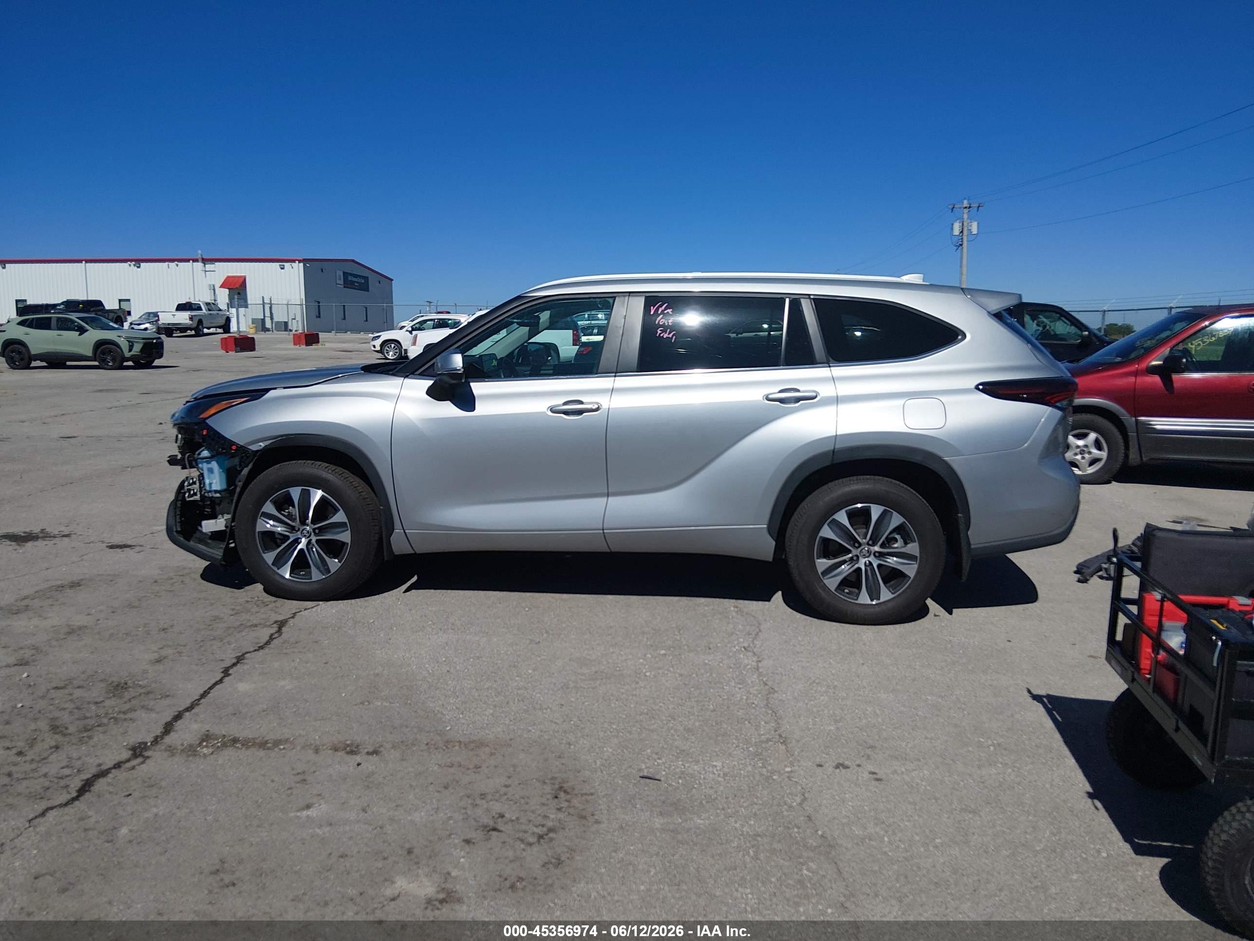 2024 TOYOTA HIGHLANDER XLE