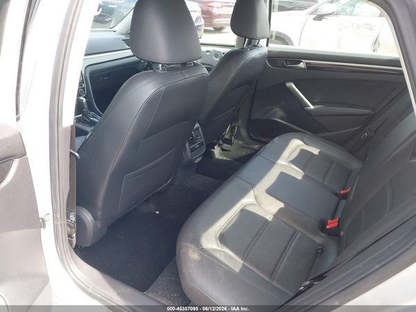 2019 VOLKSWAGEN PASSAT 2.0T SE R-LINE — I8