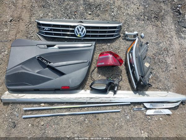 2019 VOLKSWAGEN PASSAT 2.0T SE R-LINE — I13