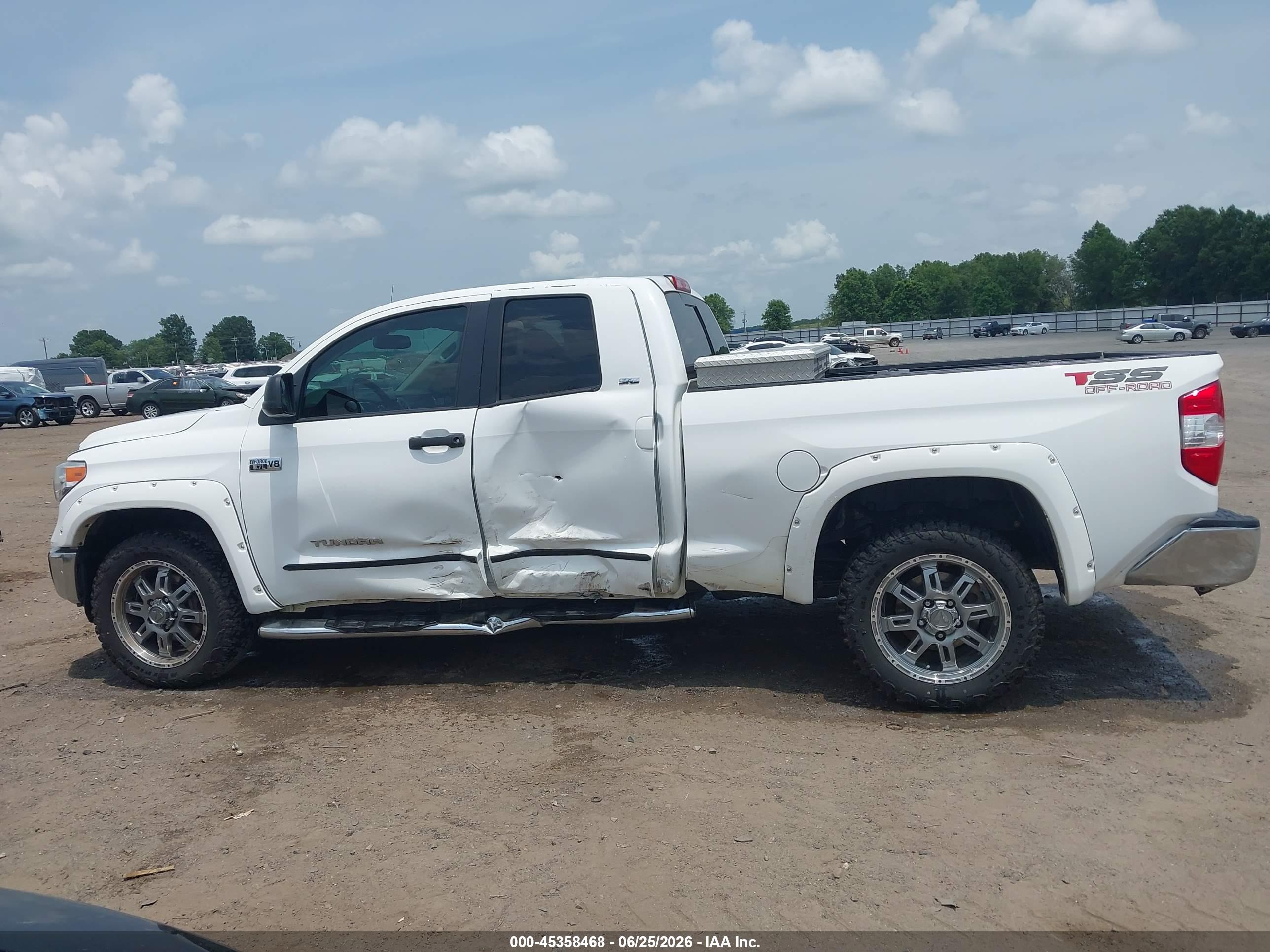 2016 TOYOTA TUNDRA SR5 5.7L V8
