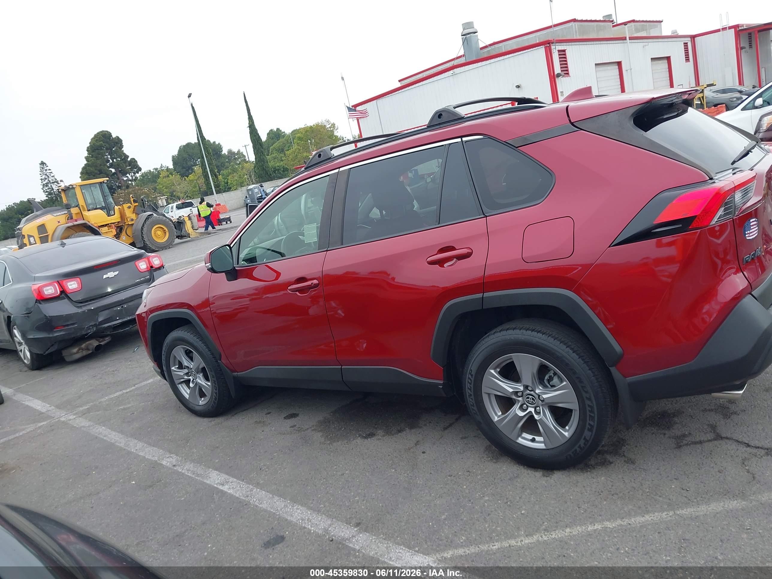 2023 TOYOTA RAV4 XLE